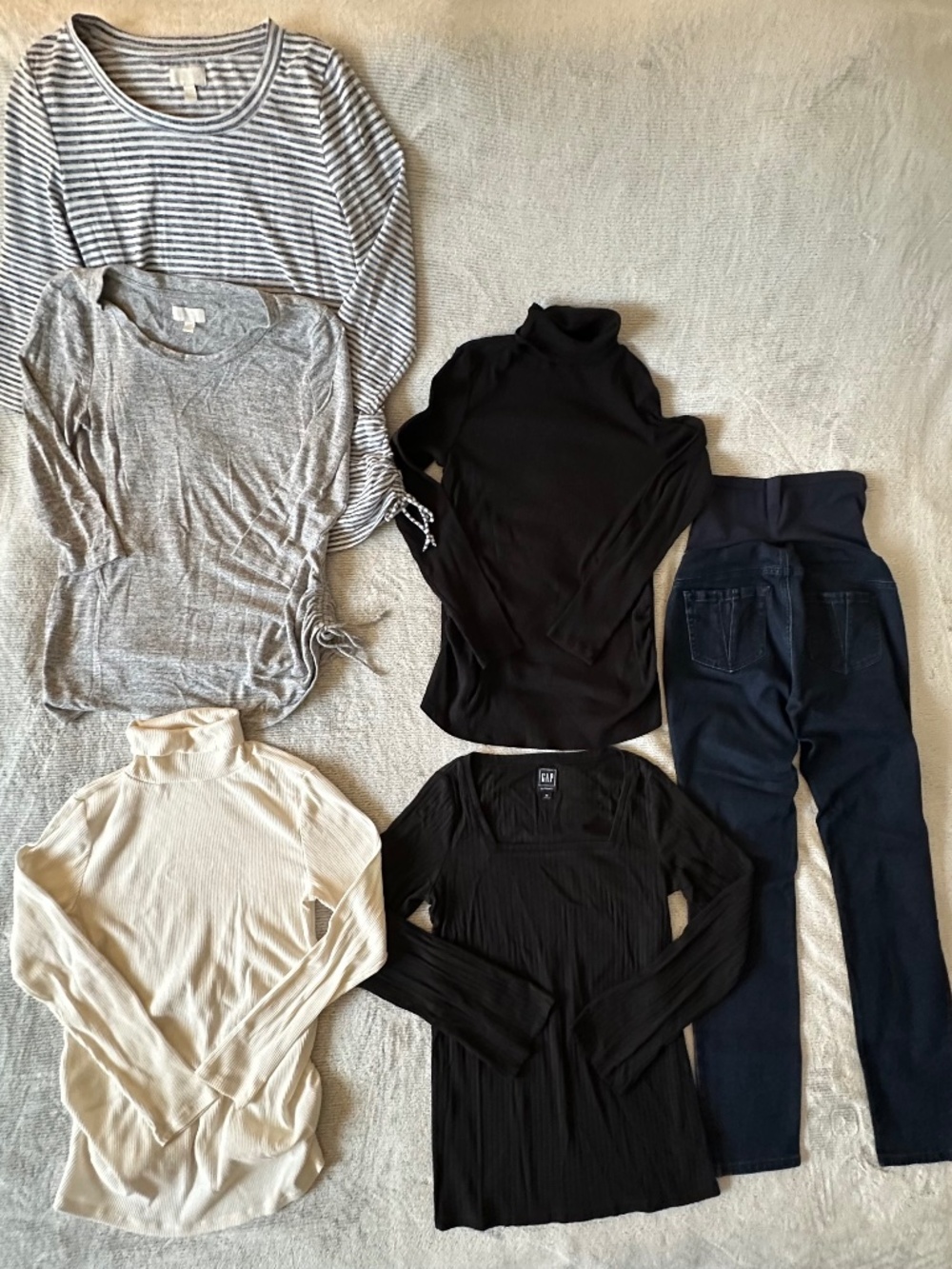 Medium maternity clothes bundle - Picture 1 of 9